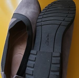 2 pair of Women's shoes